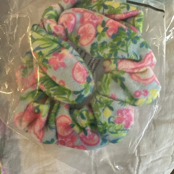 LILLY PULITZER Snuggle In Pouch Sea salt Blue Fruity Flamingo 4 Piece Set NWT - Picture 9 of 12